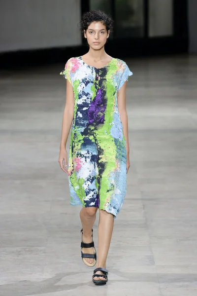 Look 16